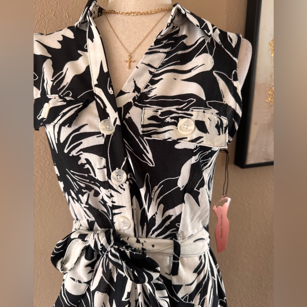 Floral Print Sleeveless Maxi Dress in Black and White - Picture 9 of 10